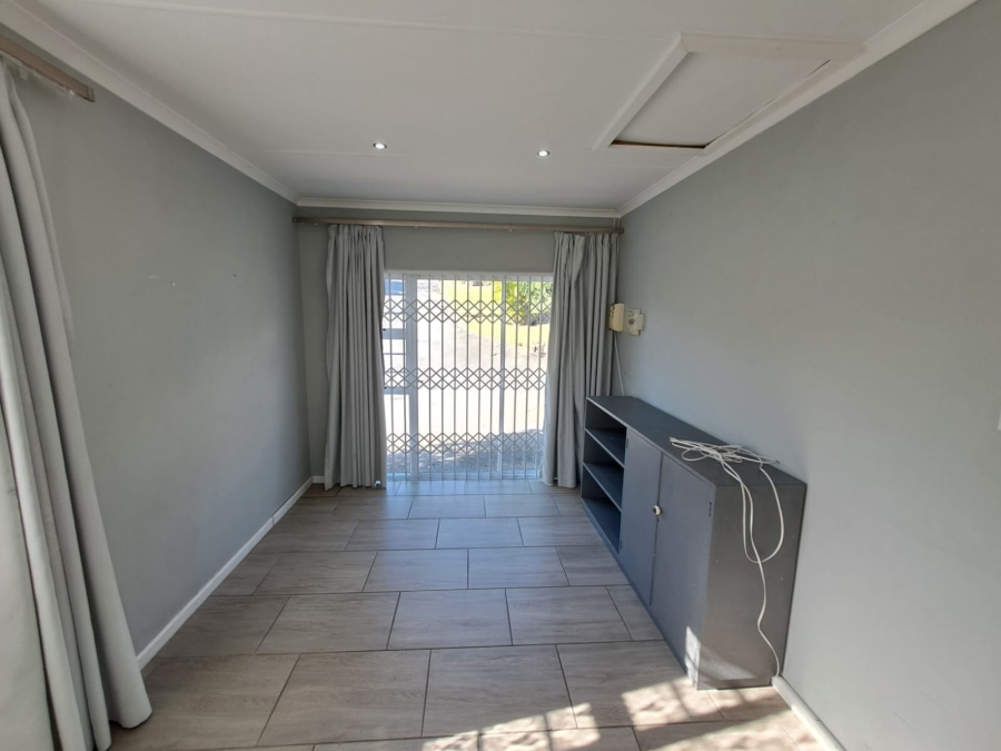 4 Bedroom Property for Sale in Nahoon Valley Park Eastern Cape